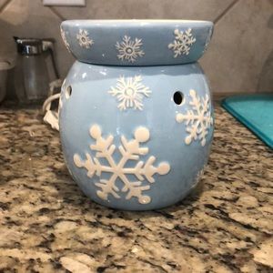 Full Size Scentsy Warmer. Blue Snowflake.